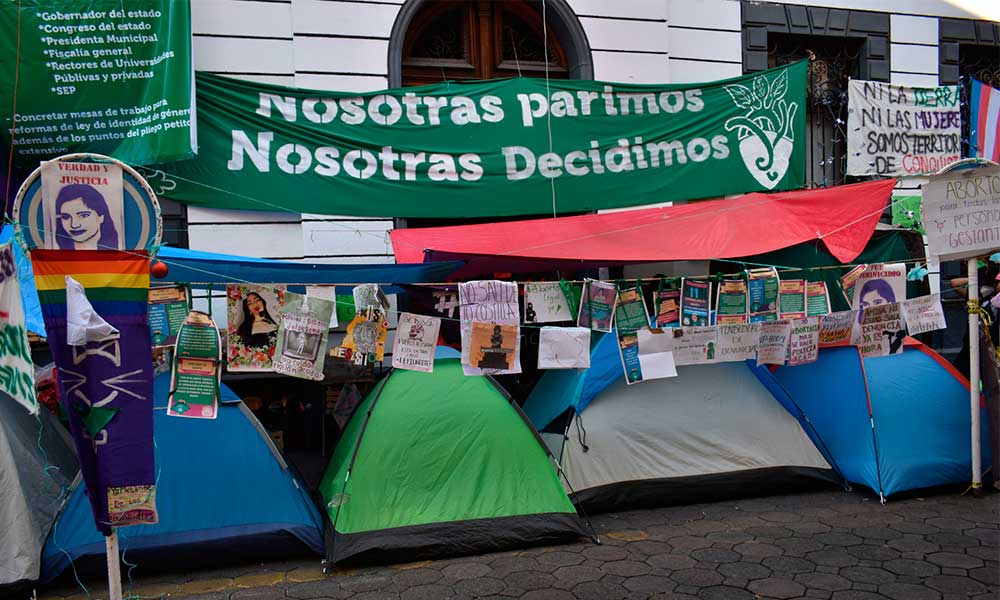 Colectivas feministas recuerdan al Congreso del Estado de Puebla que Parlamento Abierto sobre aborto debía ser en febrero 