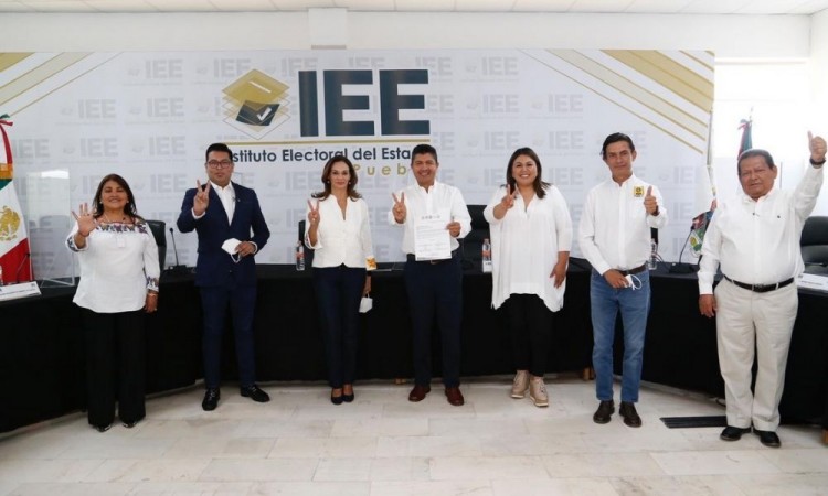 Oficial. Se registra Eduardo Rivera ante el IEE como candidato de Va Por Puebla a la alcaldía de Puebla 