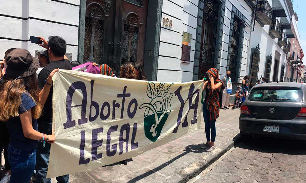 Colectivas feministas exigen legislar aborto antes del 30 de abril, piden a Biestro regresar y no aferrarse a la alcaldía