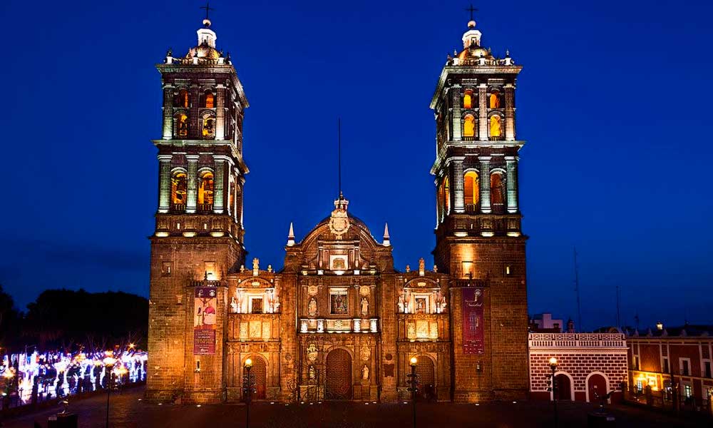 ¡La Catedral de Puebla está de fiesta! Se conmemora el aniversario 372 de su consagración por el obispo Juan de Palafox y Mendoza