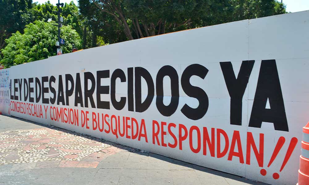 Le recuerdan a Biestro que incumplió con certidumbre y respuestas a víctimas de desaparición en Puebla 