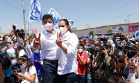 Pide Eduardo Rivera al IEE “cancha pareja” y ofrece ordenar ambulantes en Puebla