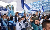 Sin miedo a rebrote de contagios por Covid, aficionados acuden al partido del Club Puebla