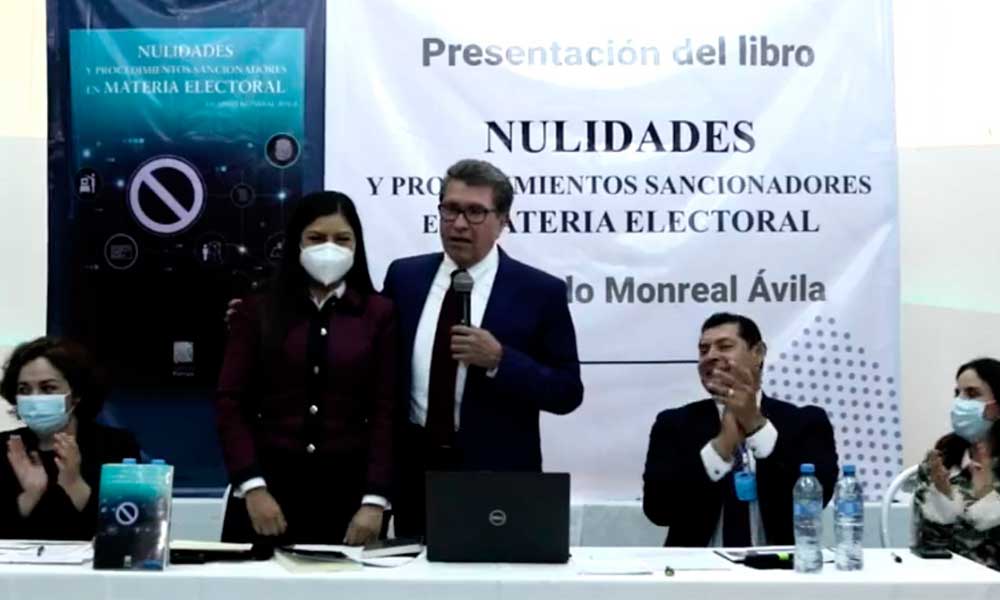 Claudia Rivera merece seguir dirigiendo el municipio, asegura Ricardo Monreal al presentar su libro en Puebla 