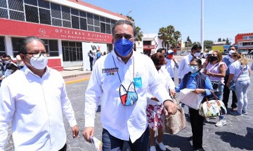 Humberto Aguilar  firma compromisos a favor de las mujeres poblanas y del país