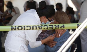Maestros en Puebla aseguran que aplicarse la vacuna es una responsabilidad ciudadana 