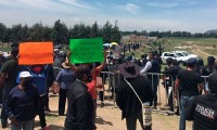 “Somos afectados”, reclaman pobladores a Barbosa en su visita al socavón en Zacatepec 