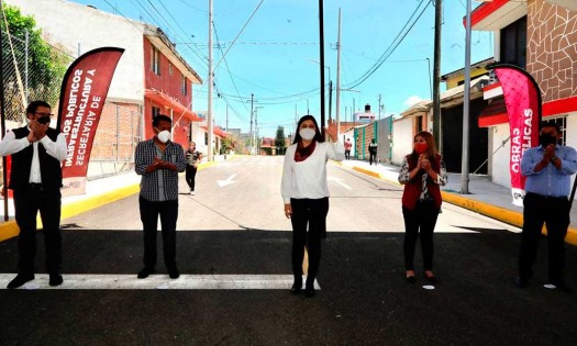 Entrega Claudia Rivera obras públicas en San Baltazar Campeche