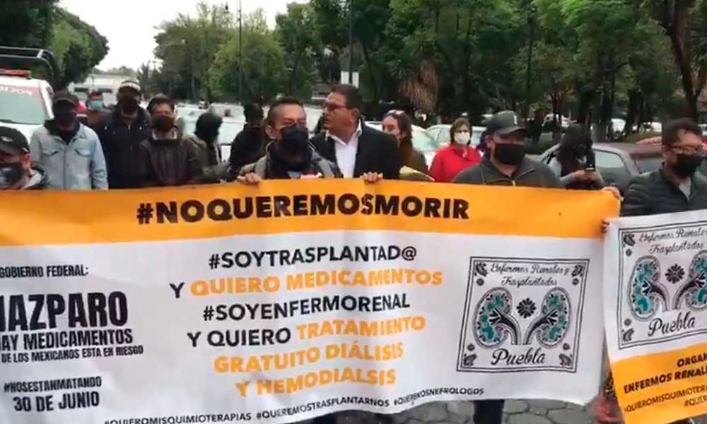 "Quiero seguir viviendo”, se manifiestan en Puebla ante la falta de medicamentos 