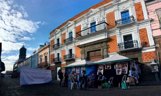 Plantón en el Congreso para presionar aprobación de Ley de Desaparecidos