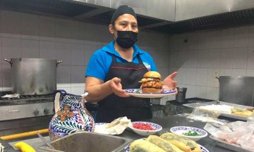 Hamburguesa en Nogada