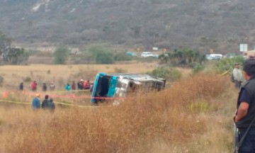 Volcadura en Cañada Morelos deja un muerto