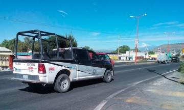 Bloquean carretera para robar camioneta 