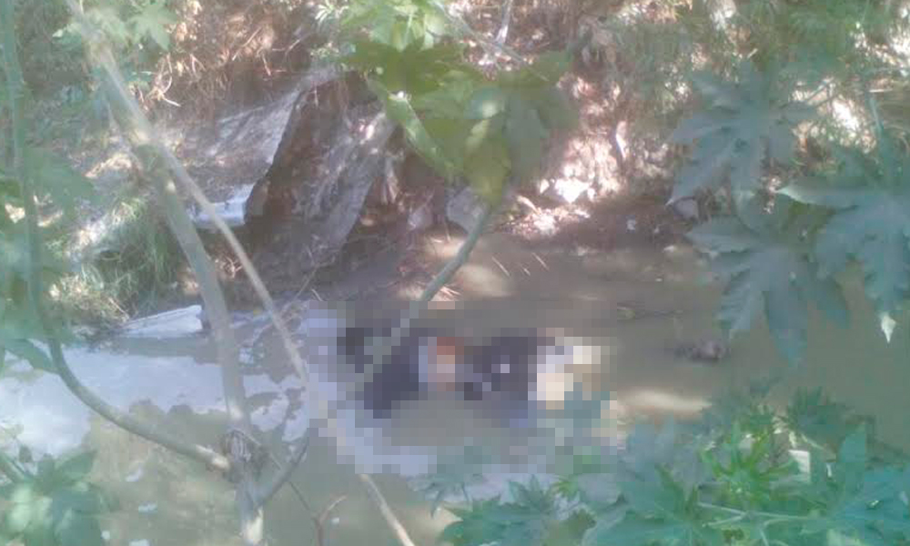Sacan cuerpo del fondo de barranca en Amozoc 