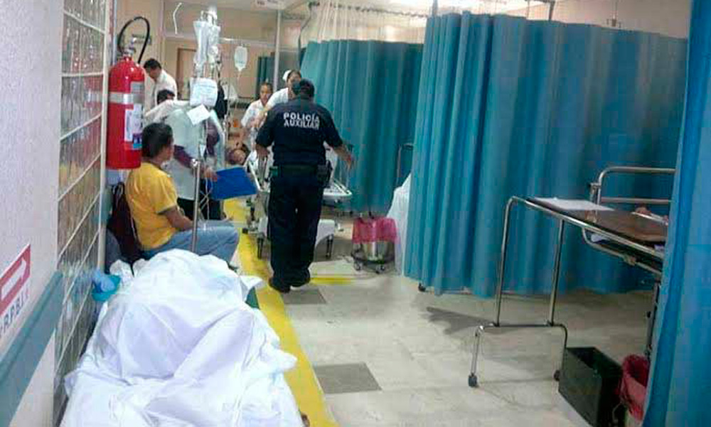 Niega hospital atender a mujer