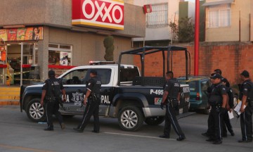 Asaltan dos tiendas en cuestión de minutos en Tecamachalco