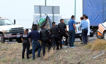 Cuelgan cadáver de hombre en Periférico Ecológico