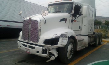 Embiste trailero a motociclista