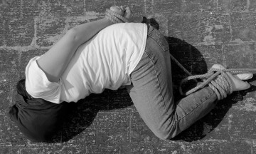 Rescatan a niña violada y privada de la libertad por su padre