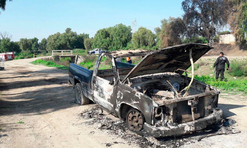 Arde camioneta cargada con combustible en Acatzingo