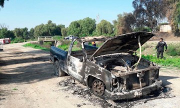 Arde camioneta cargada con combustible en Acatzingo