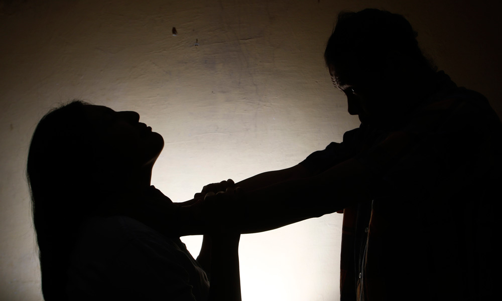 Violan entre cuatro a adolescente embarazada