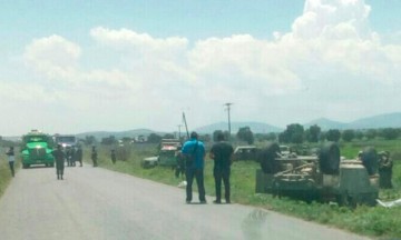 Vuelca vehículo militar en Queholac; hay dos muertos