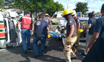 Encontronazo deja 1 muerto y 13 lesionados