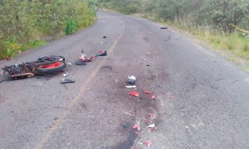 Se destroza motociclista