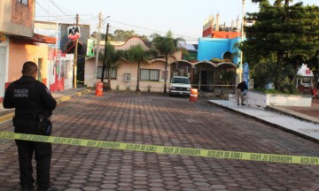 Roban cajero autómatico y armas en Xoxtla