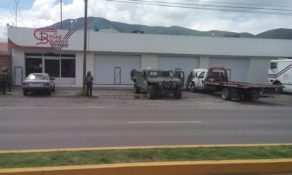 Se enfrentan federales y ladrones de combustible