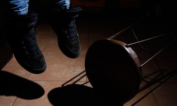 Encuentra madre a su hijo colgado en Coronango