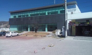 Roban con violencia camioneta de cadena de papelerías