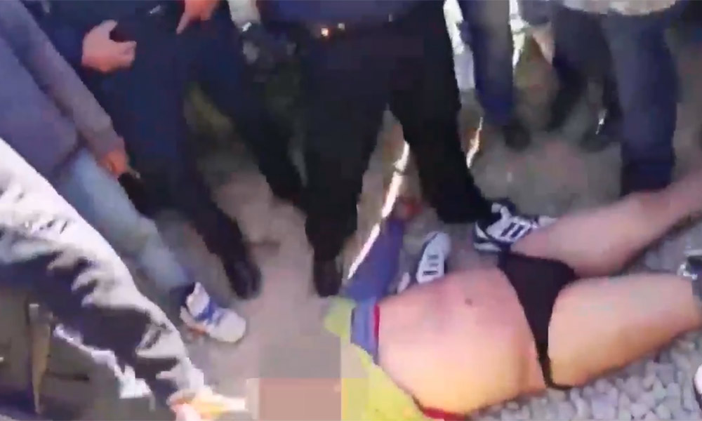 Golpean a policías y paramédicos por evitar linchamiento