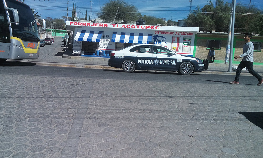 Policías frustran robo de dos vehículos