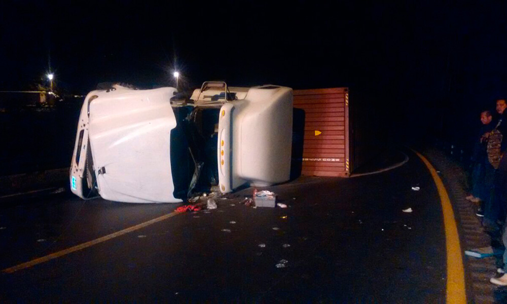 “Cierran” accidentes viales paso en la autopista Puebla-Orizaba