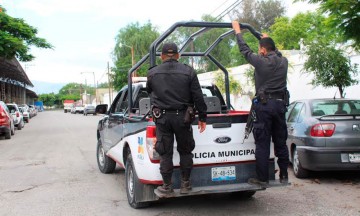 Hurtan cargamento de fresas en Calmeca