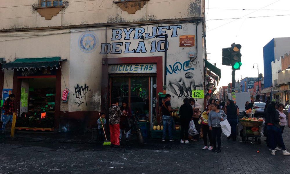 Estallan cohetes en puesto ambulante del Centro Histórico