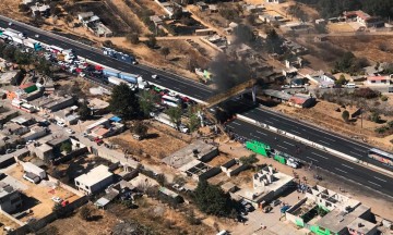 Arden los ánimos en Tlahuapan; habitantes bloquean la México-Puebla