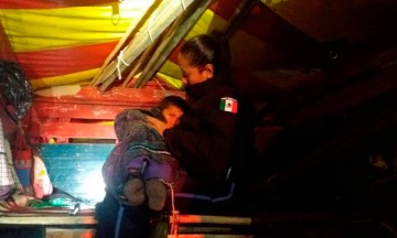 Roban camioneta con todo y niño