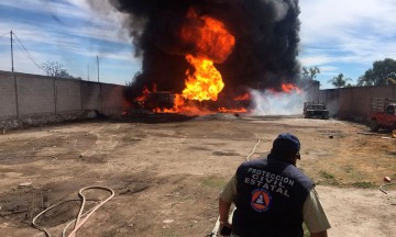 Explota bodega con huachicol en Los Reyes de Juárez