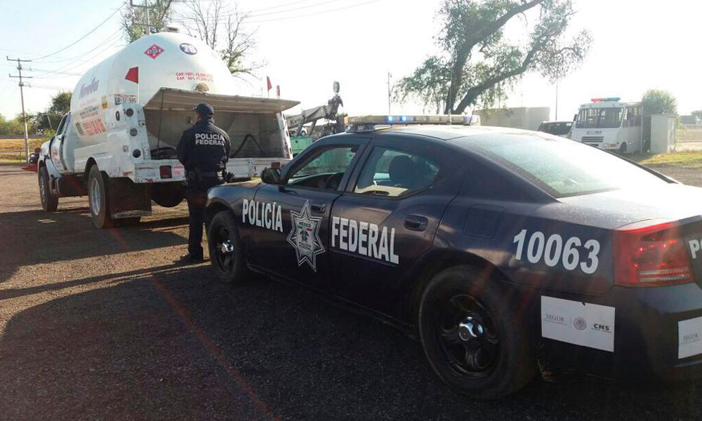 Huachicoleros burlan a policías