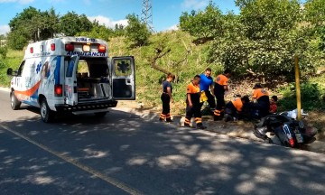 Motociclista acaba en urgencias tras choque 