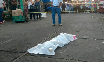 Embiste camioneta a niña de 5 años
