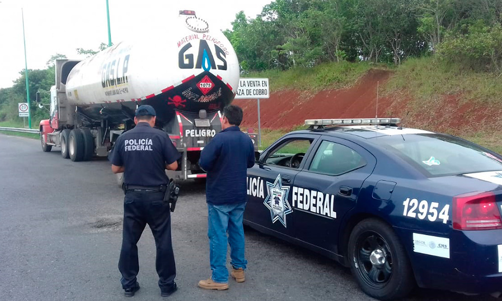 Incautan policías en San Antonio Chautla combustible
