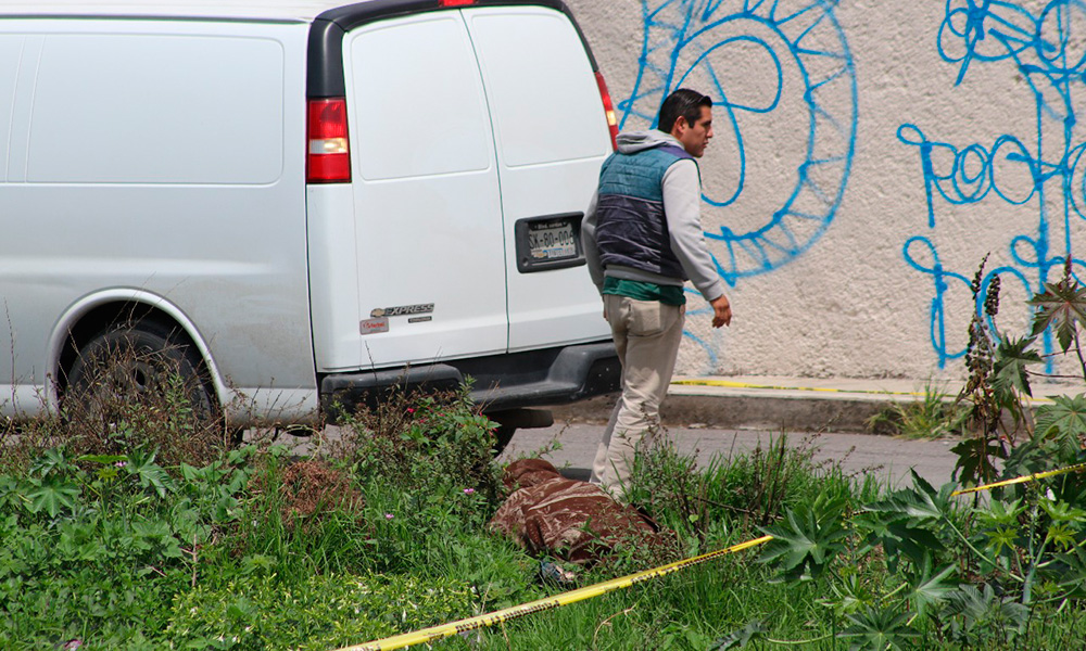 Hallan en Cuautlancingo a otro encobijado