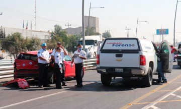 Embiste tráiler auto de profesora 