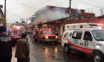 Arde una tapicería en Teziutlán