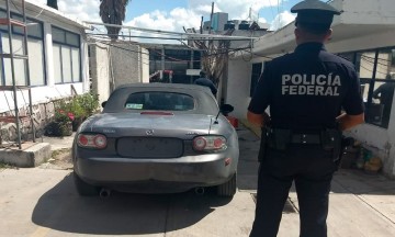 Pareja armada desata persecución; fue detenida