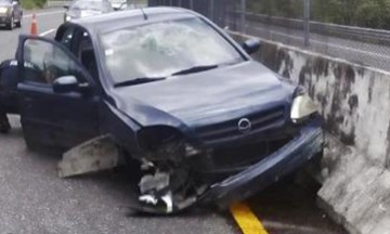 Impacta mujer contra un muro 